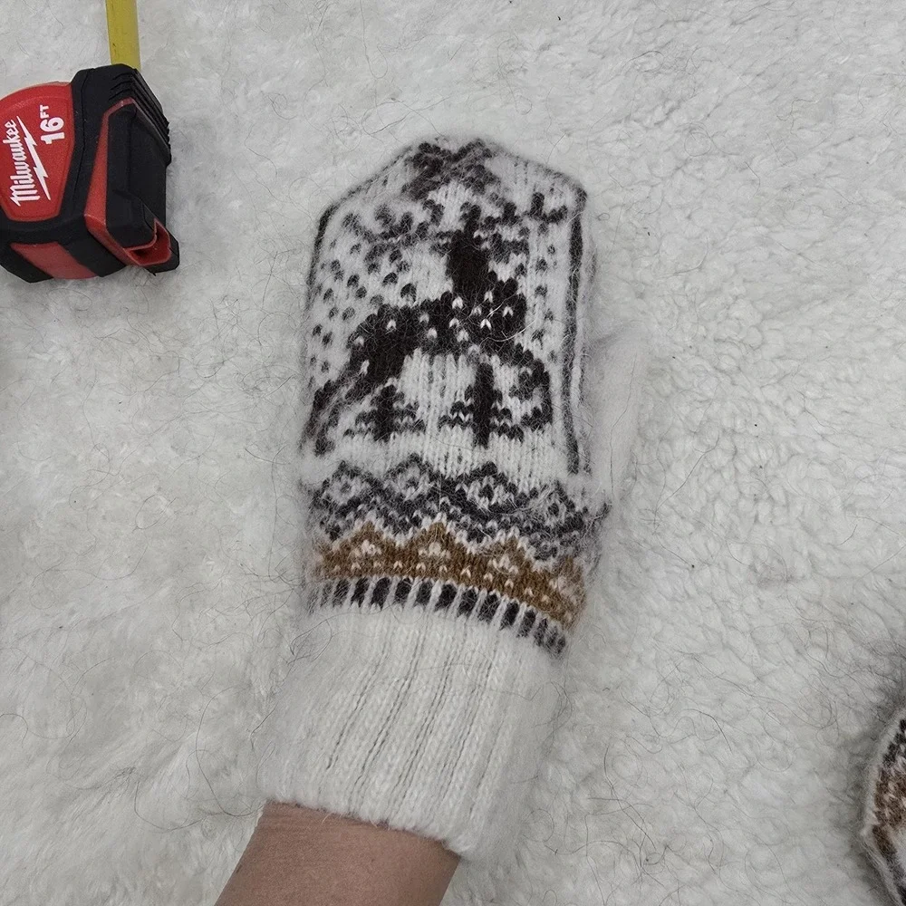Handmade Goat Down Mittens Winter Warm Hand-Knitted Goat Hair Gloves White Brown